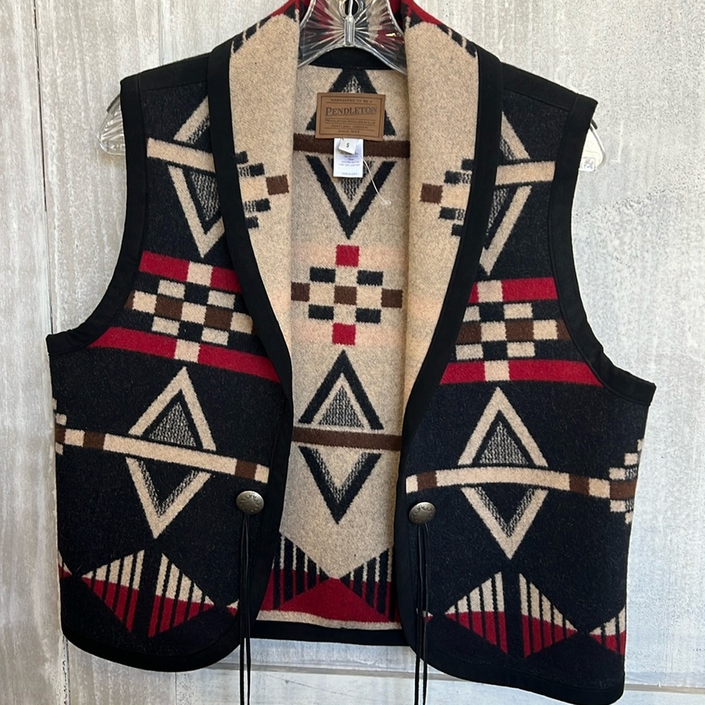 Pendleton Women’s western style vest size S. Appears NEW.